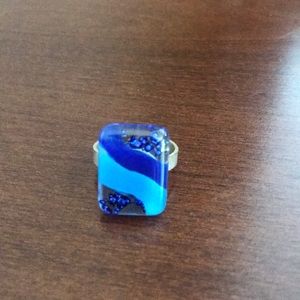 Adjustable glass ring, blue